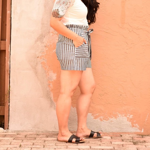 Striped high-waist paper bag shorts - Picture 3 of 5